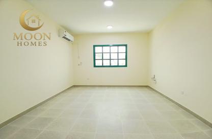 Apartment - 2 Bedrooms - 2 Bathrooms for rent in Umm Ghuwailina 4 - Umm Ghuwailina - Doha