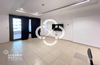 Apartment - Studio - 1 for rent in West Porto Drive - Porto Arabia - The Pearl Island - Doha Apartment - Studio - 1 for rent in West Porto Drive - Porto Arabia - The Pearl Island - Doha