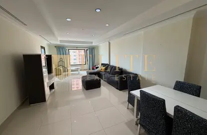 شقة - 2 غرف نوم - 2 حمامات للايجار في طريق بورتو الشرقي - بورتو أرابيا - جزيرة اللؤلؤة - الدوحة