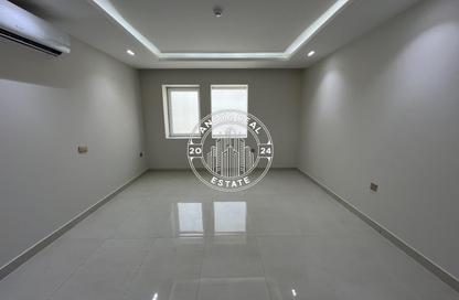 Apartment - 2 Bedrooms - 3 Bathrooms for rent in Madinat Khalifa Building 58 - Madinat Khalifa South - Madinat Khalifa - Doha Apartment - 2 Bedrooms - 3 Bathrooms for rent in Madinat Khalifa Building 58 - Madinat Khalifa South - Madinat Khalifa - Doha
