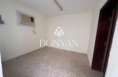 Villa - 4 - 4 for rent in Abu Hamour - Doha