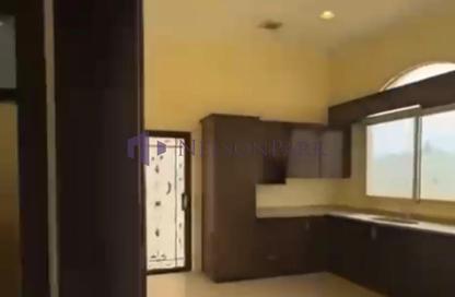 Villa - 5 - 5 for sale in Umm Al Seneem Street - Ain Khaled - Doha