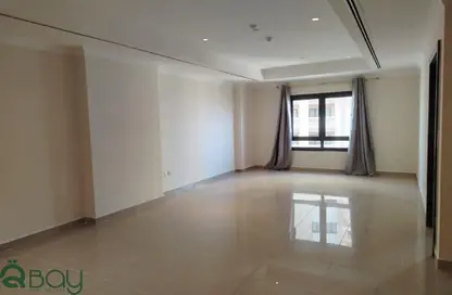 Apartment - 1 Bedroom - 2 Bathrooms for rent in West Porto Drive - Porto Arabia - The Pearl Island - Doha