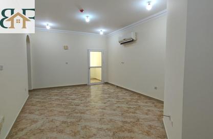 Apartment - 2 Bedrooms - 2 Bathrooms for rent in Al Nasr - Doha