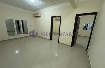 مجمع سكني - 4 غرف نوم - 3 حمامات للايجار في سوق الغرافة - الغرافة - الدوحة