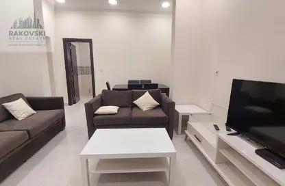 فيلا - 3 غرف نوم - 2 حمامات للايجار في الغرافة - الغرافة - الدوحة