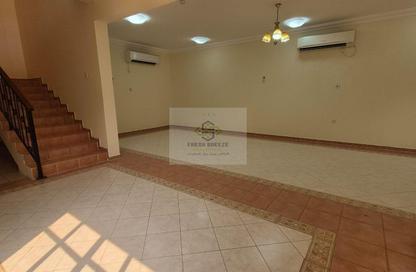 فيلا - 4 غرف نوم - 4 حمامات للايجار في شارع المطار القديم - طريق المطار القديم - الدوحة