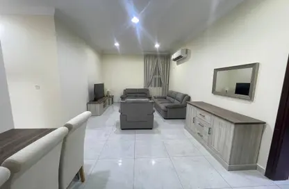 شقة - 2 غرف نوم - 3 حمامات للايجار في رويال بلازا - السد - الدوحة