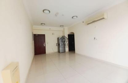 Apartment - 2 Bedrooms - 3 Bathrooms for rent in Thabit Bin Zaid Street - Al Mansoura - Doha