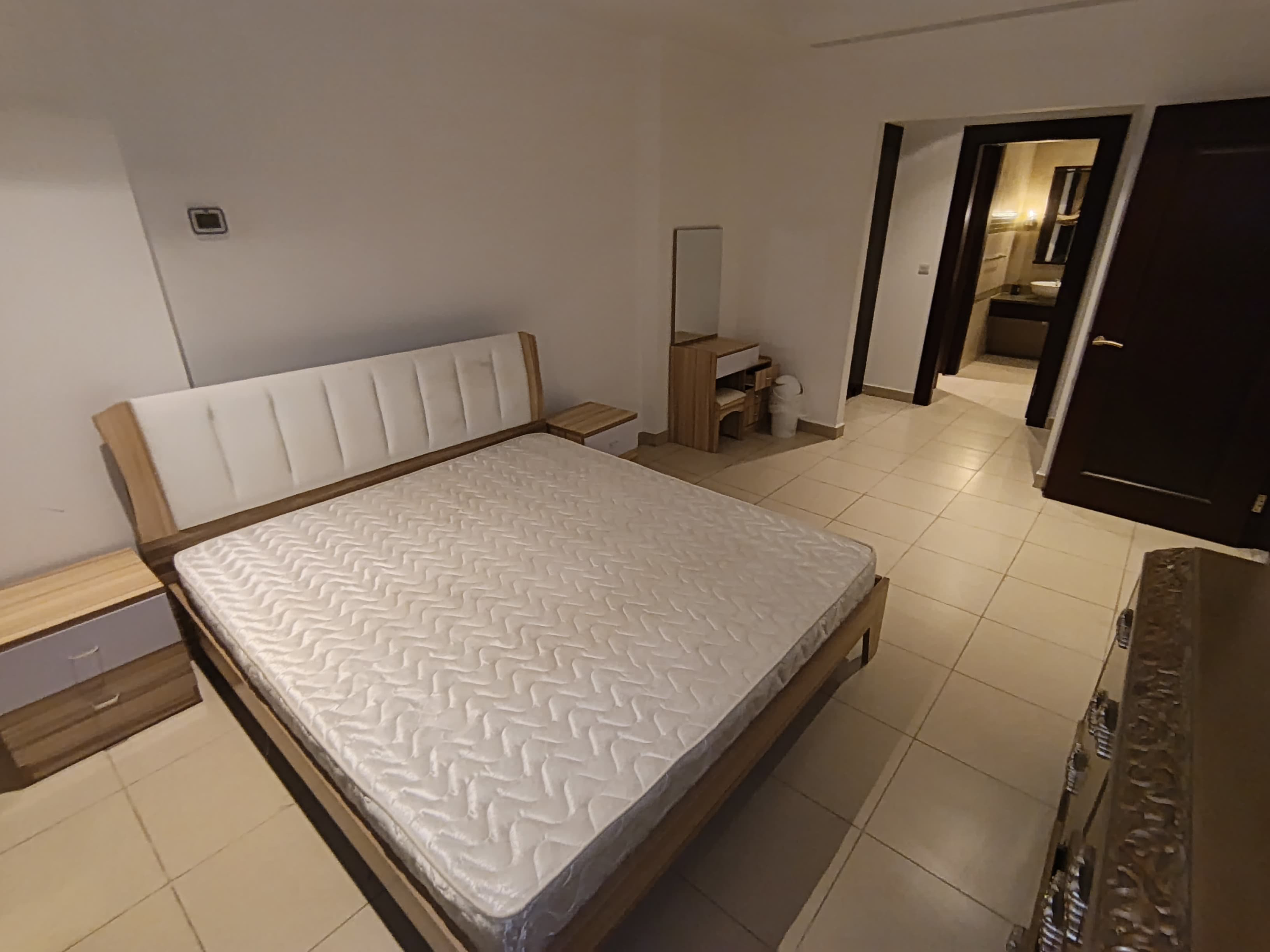 COZY ONE BEDROOM FULLY FURNISHED WITH BALCONY thumbnail 13