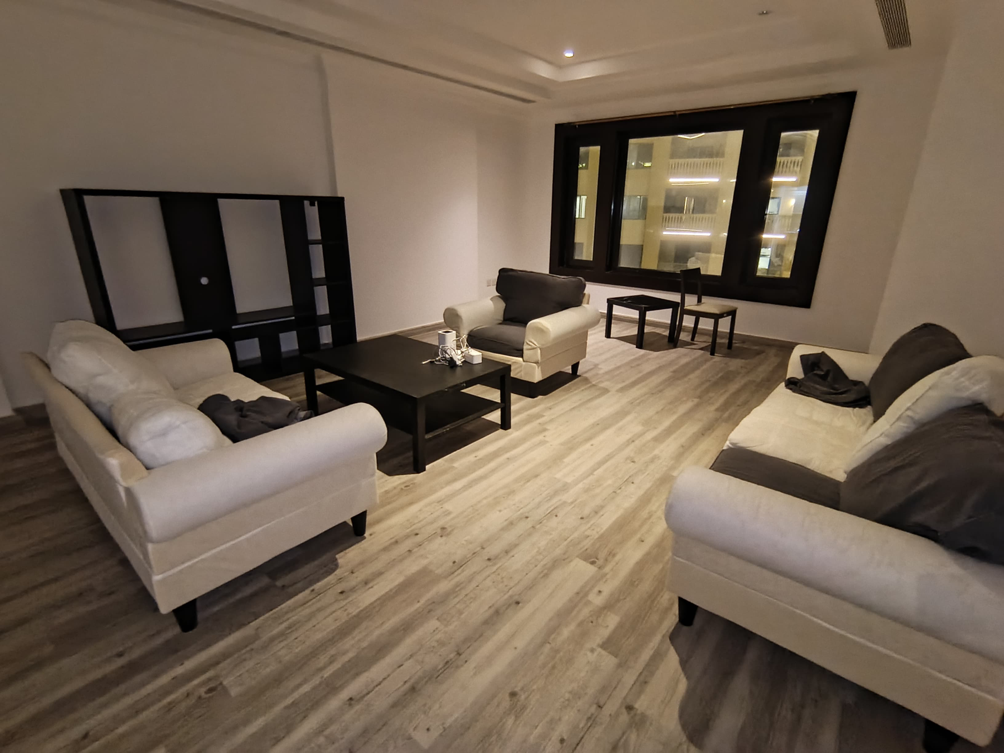 COZY ONE BEDROOM FULLY FURNISHED WITH BALCONY thumbnail 8