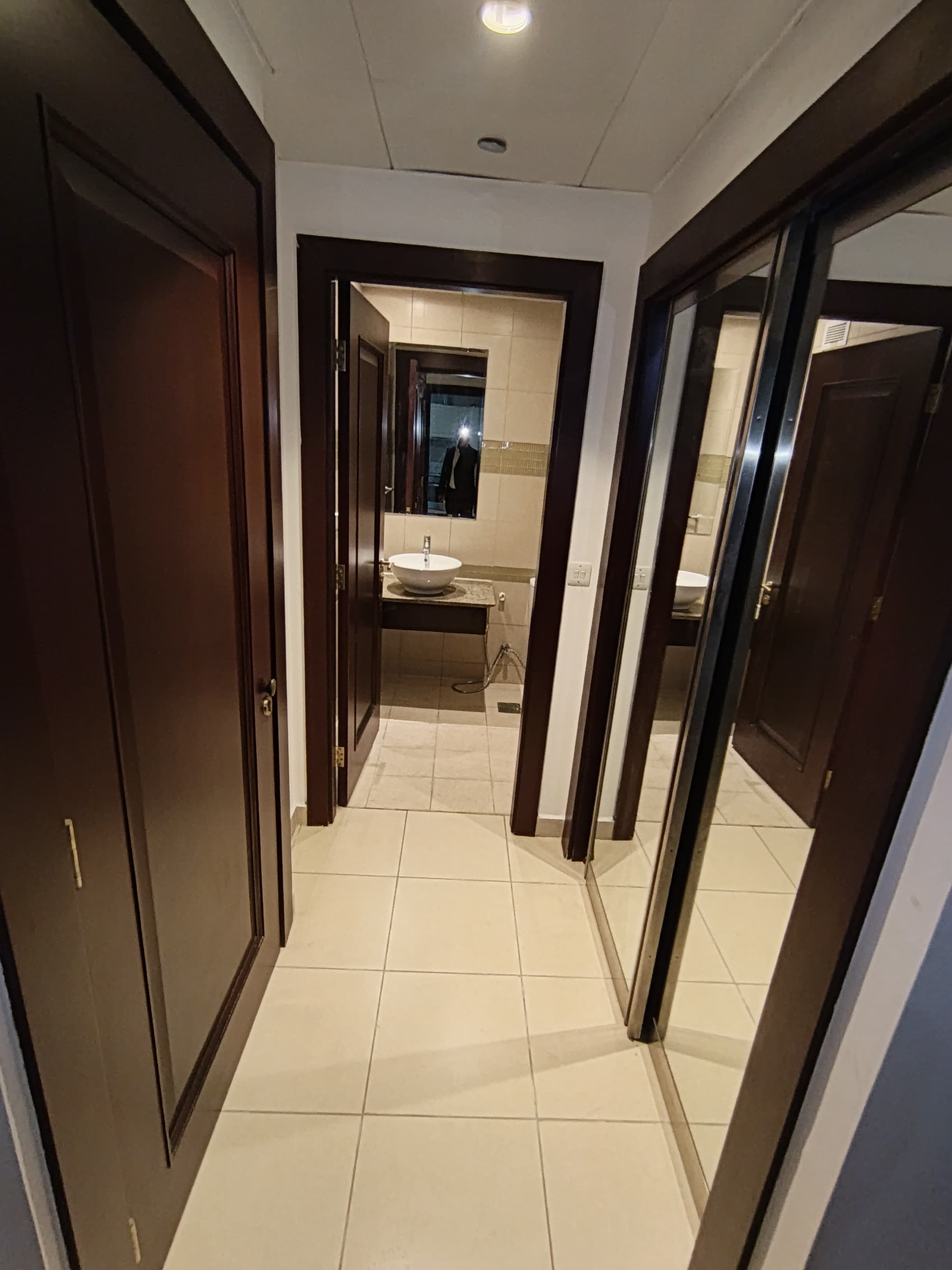 COZY ONE BEDROOM FULLY FURNISHED WITH BALCONY thumbnail 4