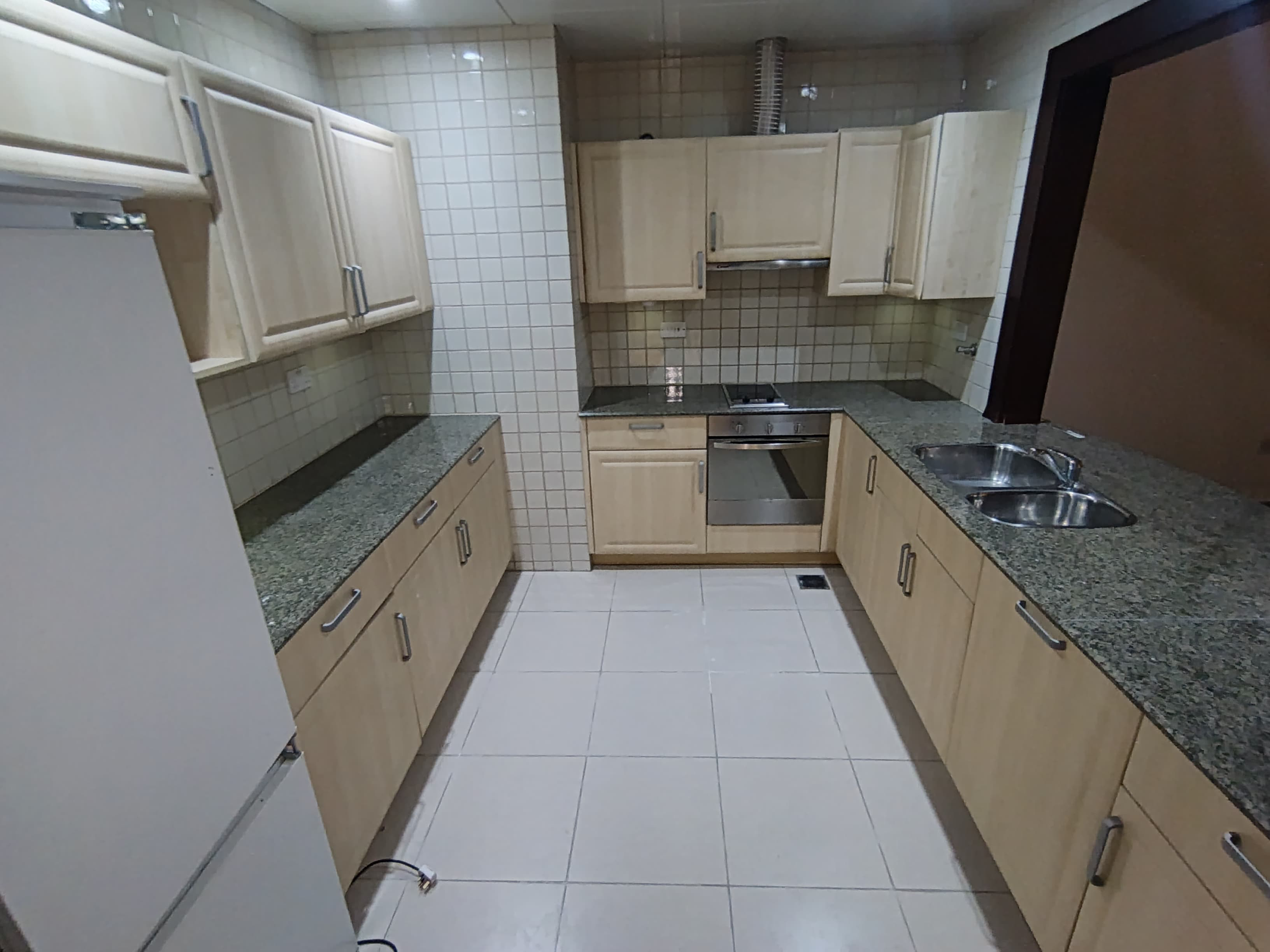 COZY ONE BEDROOM FULLY FURNISHED WITH BALCONY thumbnail 6