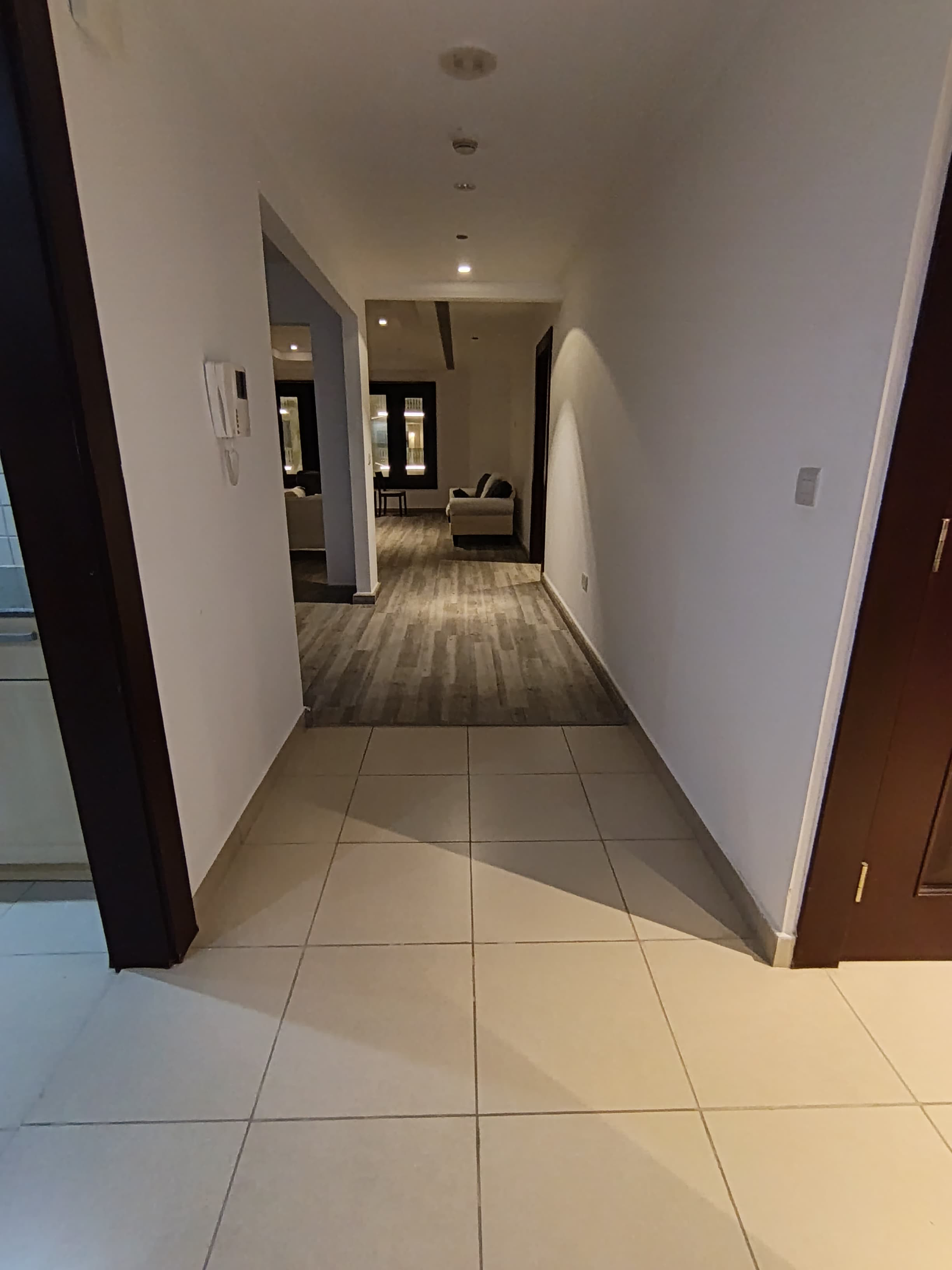 COZY ONE BEDROOM FULLY FURNISHED WITH BALCONY thumbnail 2