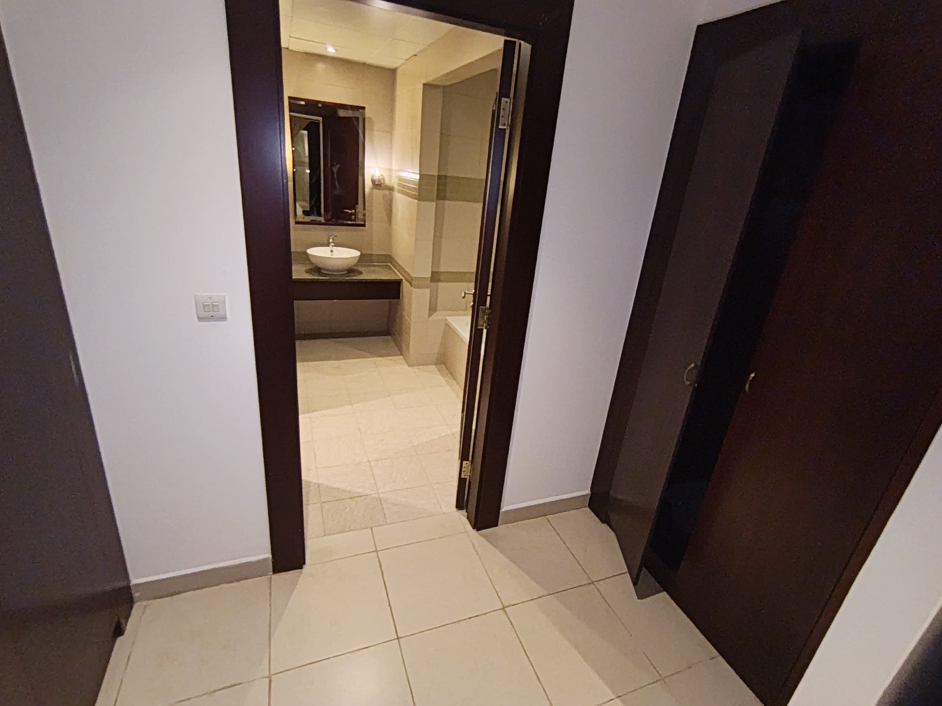 COZY ONE BEDROOM FULLY FURNISHED WITH BALCONY thumbnail 9