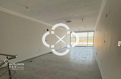 Shop - Studio - 1 Bathroom for rent in Al Munithir Bin Amr Street - Madinat Khalifa - Doha