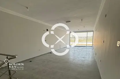 محل تجاري - استوديو - 1 حمام للايجار في شارع المنتصر بن عمر - مدينة خليفة - الدوحة