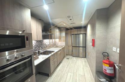 Apartment - 2 Bedrooms - 3 Bathrooms for rent in Ramada Commercial Building - Al Rawabi Street - Al Muntazah - Doha