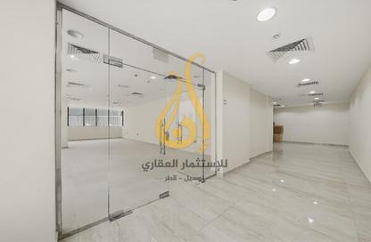 مساحات مكتبية - استوديو - 1 حمام للايجار في مبنى رمادا التجاري - شارع الروابي - المنتزه - الدوحة