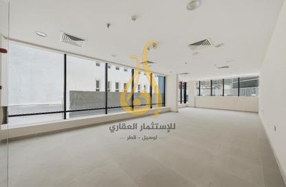 مساحات مكتبية - استوديو - 1 حمام للايجار في مبنى رمادا التجاري - شارع الروابي - المنتزه - الدوحة