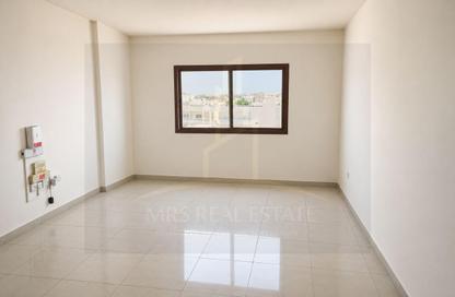 Apartment - 3 Bedrooms - 2 Bathrooms for rent in Bin Omran 35 - Fereej Bin Omran - Doha