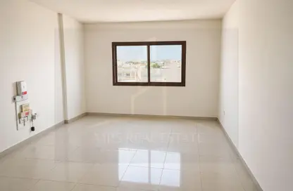 Apartment - 3 Bedrooms - 2 Bathrooms for rent in Bin Omran 35 - Fereej Bin Omran - Doha