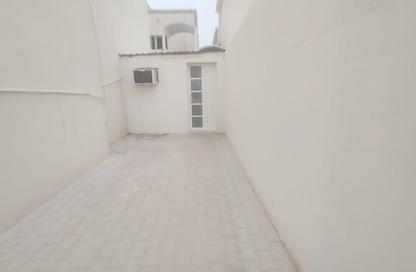 Apartment - Studio - 1 Bathroom for rent in Izghawa - Izghawa - Doha