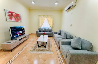 Apartment - 2 Bedrooms - 2 Bathrooms for rent in Bin Omran - Fereej Bin Omran - Doha