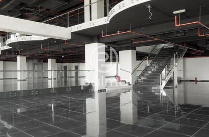Show Room - 2 Bedrooms - 2 Bathrooms for rent in Umm Al Seneem Street - Ain Khaled - Doha