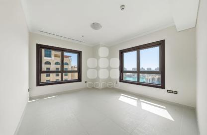 Apartment - 3 Bedrooms - 4 Bathrooms for rent in Tower 22 - Porto Arabia - The Pearl Island - Doha