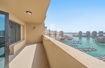 Apartment - 3 Bedrooms - 4 Bathrooms for rent in Tower 22 - Porto Arabia - The Pearl Island - Doha