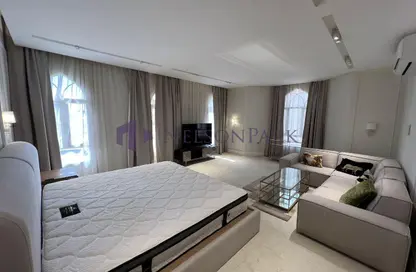 فيلا - 5 غرف نوم - 5 حمامات للايجار في شارع عنيزة - الحي الدبلوماسي - الدوحة