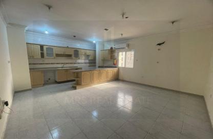 Apartment - 1 Bedroom - 1 Bathroom for rent in Umm Ghwailina Comm - Umm Ghuwalina - Umm Ghuwailina - Doha