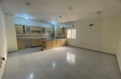 Apartment - 1 Bedroom - 1 Bathroom for rent in Umm Ghwailina Comm - Umm Ghuwalina - Umm Ghuwailina - Doha