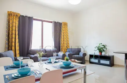 مجمع سكني - 5 غرف نوم - 5 حمامات للبيع في منطقة مويثر - الدوحة