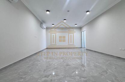 Apartment - 2 Bedrooms - 3 Bathrooms for rent in Al Khaleej Street - Al Khaleej Street - Doha