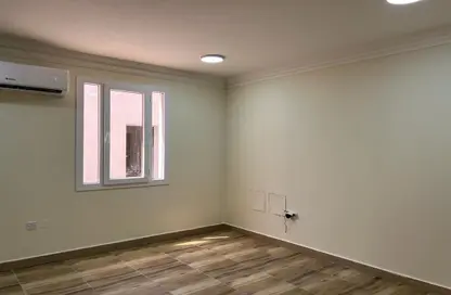 شقة - 1 حمام للايجار في شارع ام السنيم - عين خالد - الدوحة شقة - 1 حمام للايجار في شارع ام السنيم - عين خالد - الدوحة