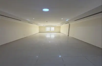 شقة - 5 غرف نوم - 5 حمامات للايجار في شارع المطار القديم - طريق المطار القديم - الدوحة