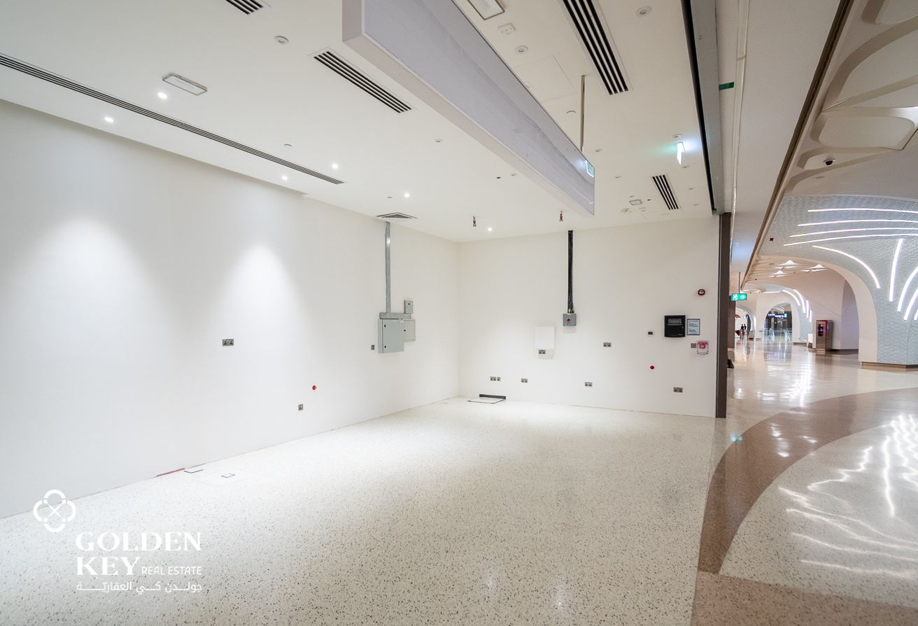 Metro Station Convenience Shop – Airport Location