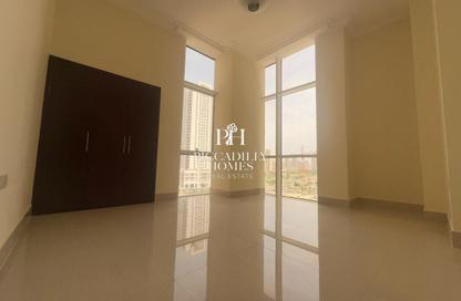 Apartment - 2 Bedrooms - 2 Bathrooms for rent in Taameer Central Tower - Marina  25 - Marina District - Lusail