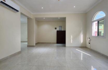 Compound - 3 Bedrooms - 3 Bathrooms for rent in Mamoura 18 - Al Maamoura - Doha