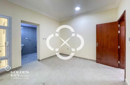 Apartment - 2 Bedrooms - 2 Bathrooms for rent in Umm Ghuwalina - Umm Ghuwailina - Doha