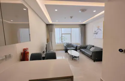 شقة - غرفة نوم - 2 حمامات للايجار في ام غوالينا تجارية - ام غويلينا - أم غويلينا - الدوحة