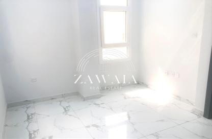 Apartment - 3 Bedrooms - 2 Bathrooms for rent in Umm Ghuwailina 4 - Umm Ghuwailina - Doha