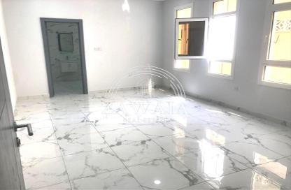 Apartment - 3 Bedrooms - 2 Bathrooms for rent in Umm Ghuwailina 4 - Umm Ghuwailina - Doha