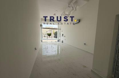 Shop - Studio - 1 Bathroom for rent in Duhail Villas - Al Duhail - Doha