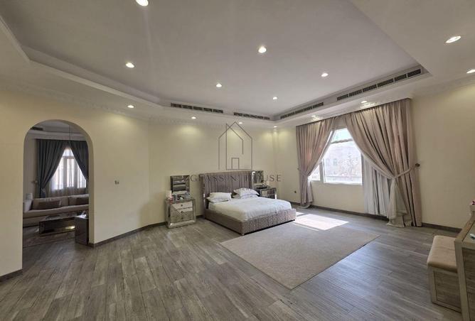 60723105 - Property Image 3