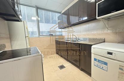 Apartment - 2 Bedrooms - 2 Bathrooms for rent in Al Khair Tower - Corniche Road - Corniche Road - Doha
