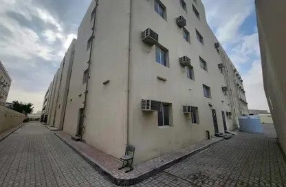 Labor Camp - Studio - 7+ Bathrooms for rent in Industrial Area 4 - Industrial Area - Industrial Area - Doha