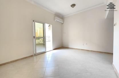 Apartment - 3 Bedrooms - 2 Bathrooms for rent in Muntazah 7 - Al Muntazah - Doha